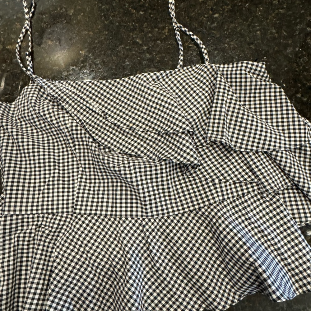 Intermix ruffled crop top!
